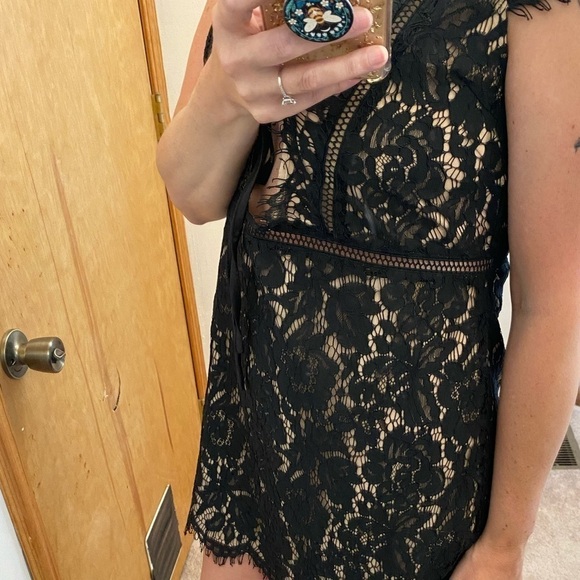 NWT Tobi Black Lace Nude Cap Sleeve Tie Front Dress - Picture 9 of 12